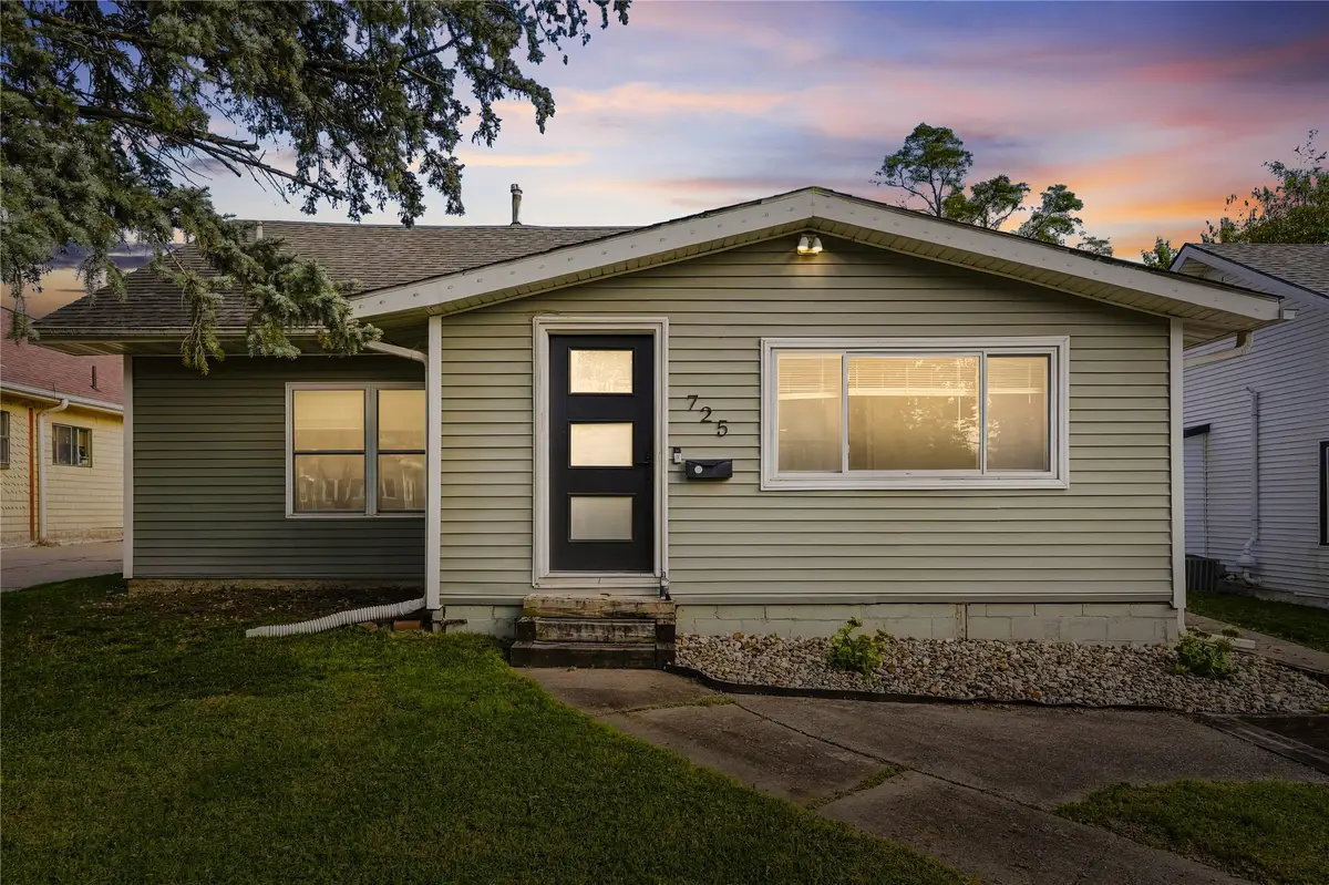 725 27th Street, Des Moines, IA 50312 - #1