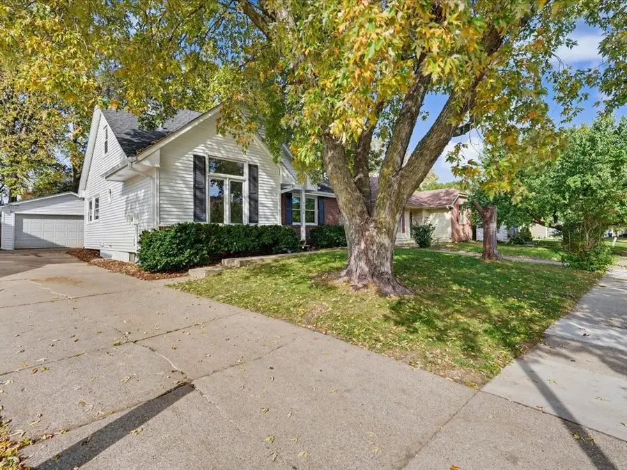4746 70th Place, Urbandale, IA 50322 - #2