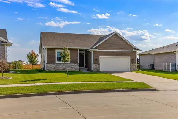 915 NE Meadow Landing Drive, Ankeny, IA 50021