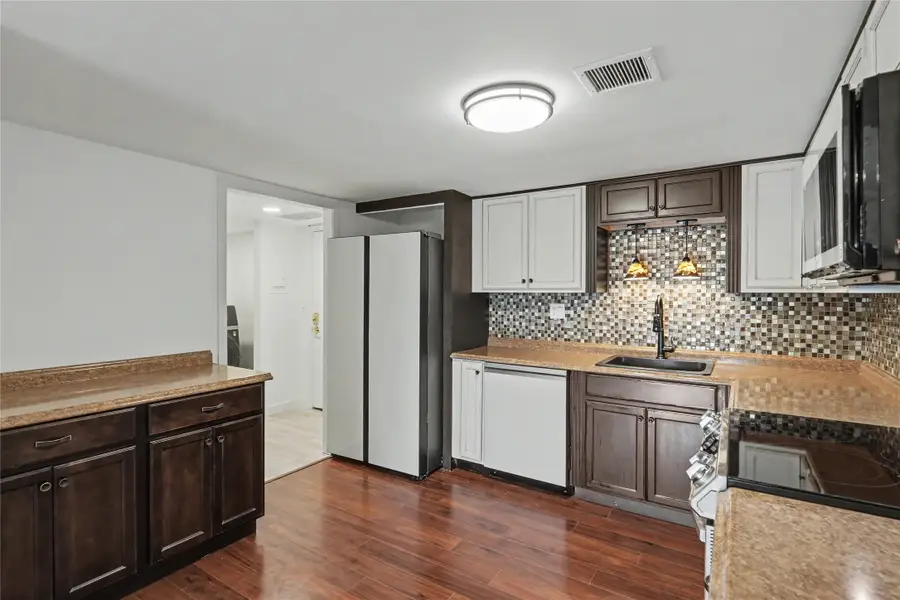 3131 Fleur Drive #206, Des Moines, IA 50321 - #3