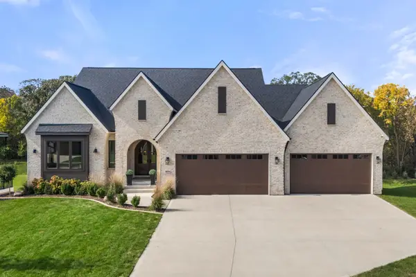 8036 NW 106th Court, Johnston, IA 50131