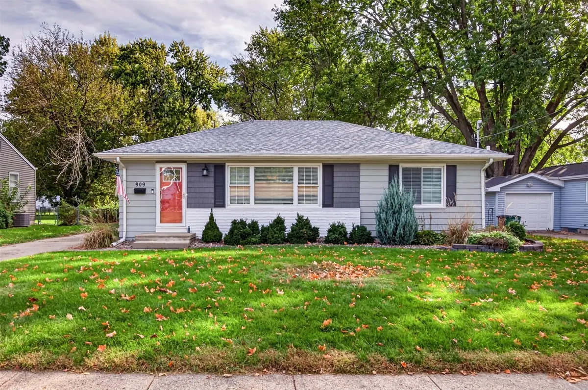 909 12th Street, West Des Moines, IA 50265 - #1