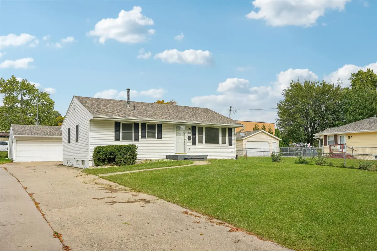 2105 Prospect Avenue, West Des Moines, IA 50265 - #1