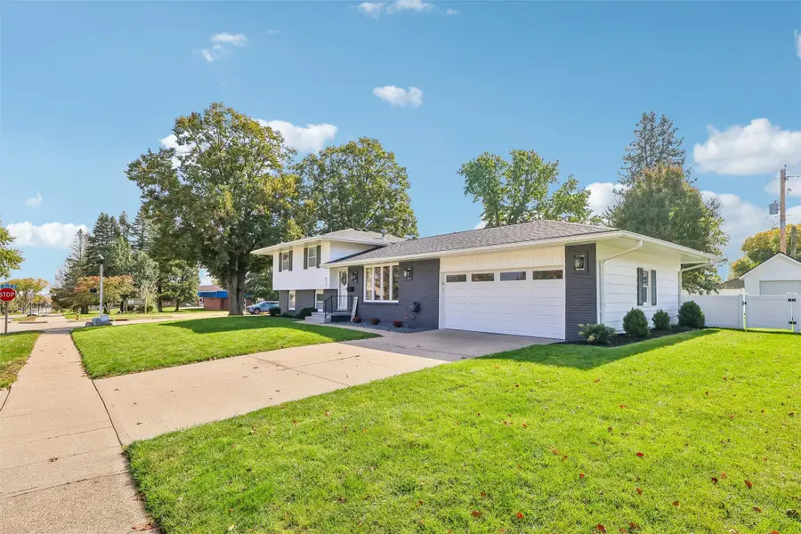 617 SE 10th Street, Ankeny, IA 50021 - #2