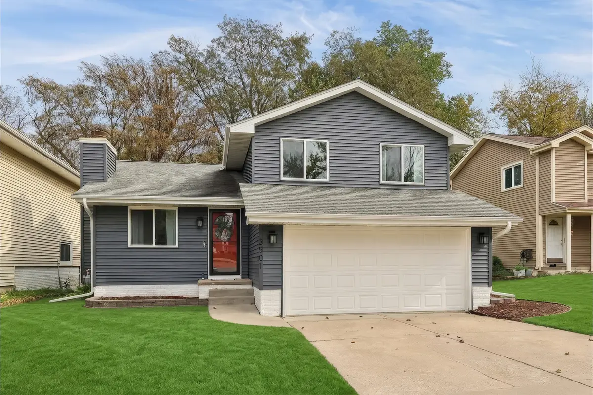 3901 92nd Drive, Urbandale, IA 50322 - #1