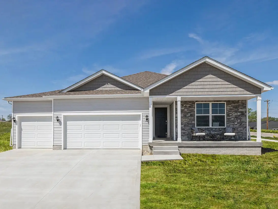 127 10th Avenue Ne, Altoona, IA 50009 - #1