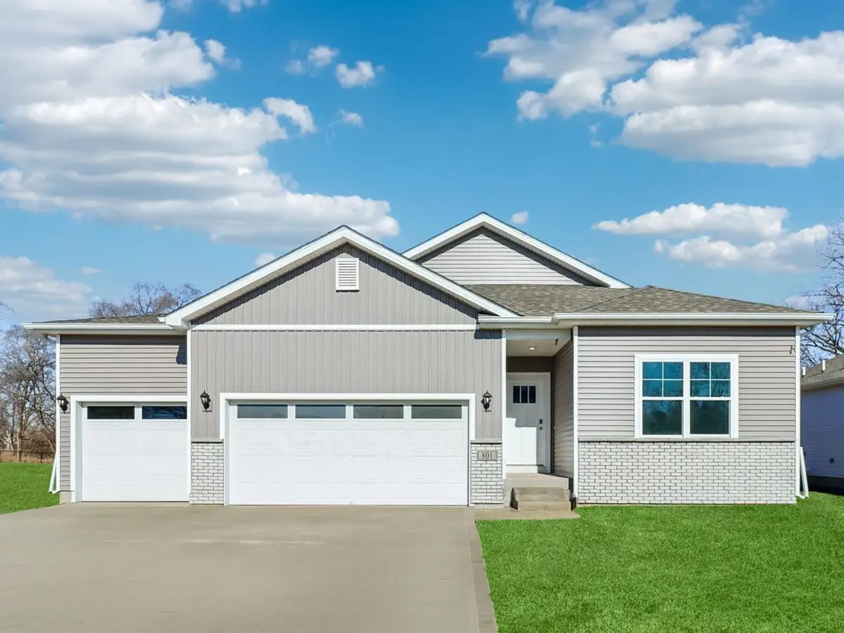 122 10th Avenue Ne, Altoona, IA 50009 - #1
