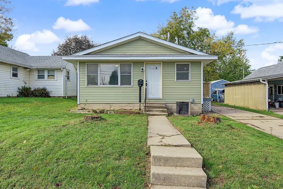 223 E 10th Street S, Newton, IA 50208 - #2