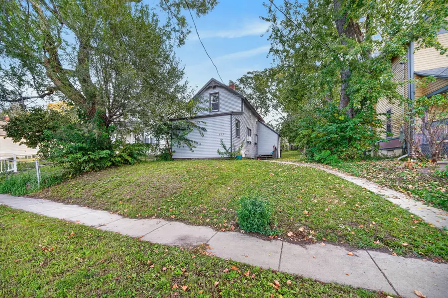 925 E 9th Street, Des Moines, IA 50316 - #2