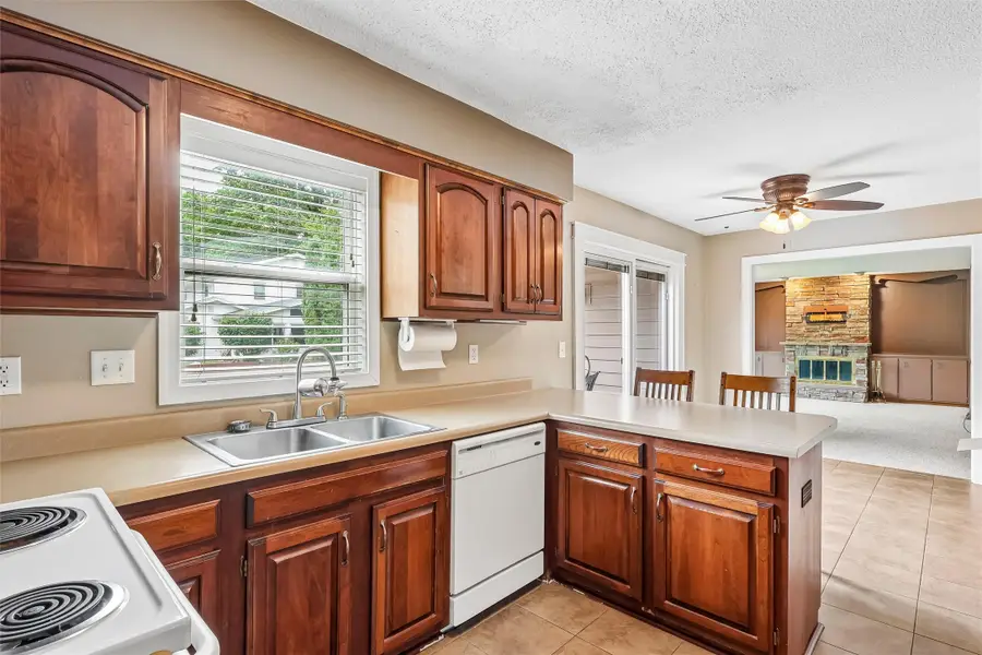 1025 22nd Street, West Des Moines, IA 50265 - #2