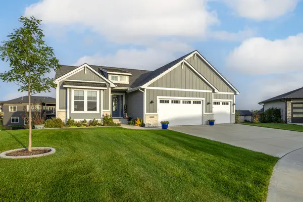 3943 NW 179th Court, Clive, IA 50325