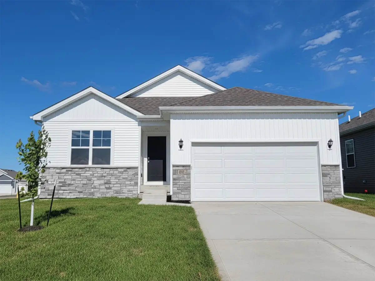 913 33rd Street Se, Altoona, IA 50009 - #1