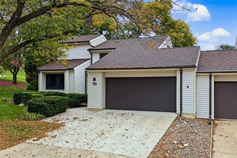 2313 Linda Circle, Urbandale, IA 50322 - #2