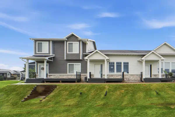 9106 Spring Crest Lane, West Des Moines, IA 50266