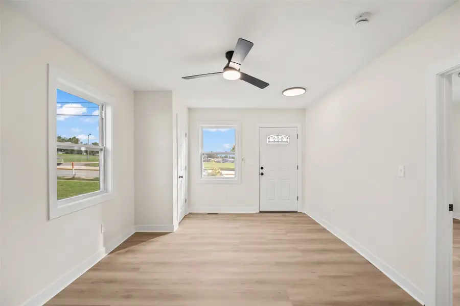 3244 E University Avenue, Des Moines, IA 50317 - #2