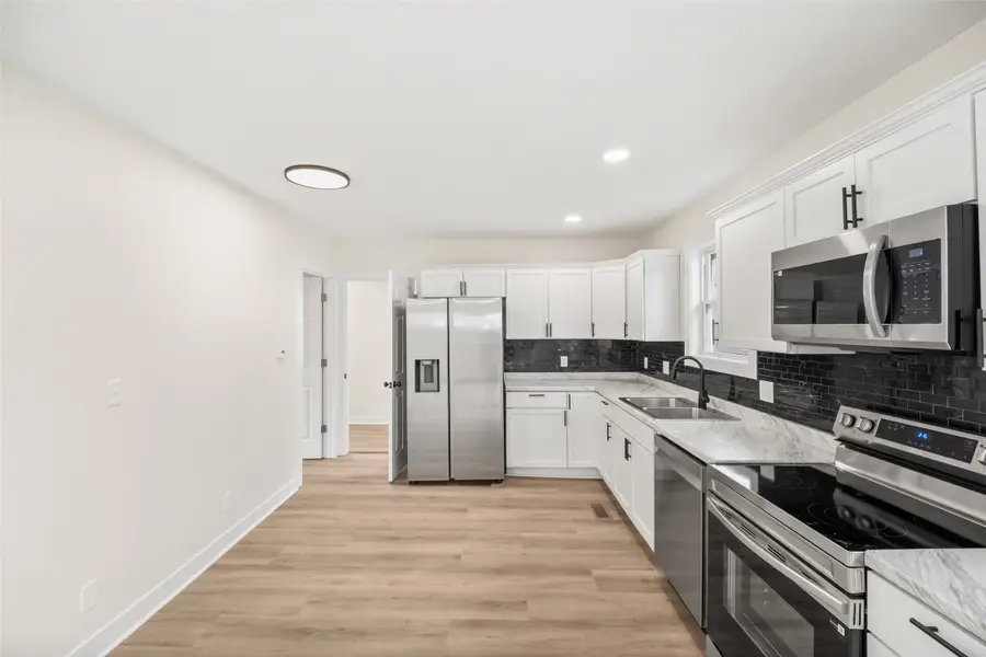 3244 E University Avenue, Des Moines, IA 50317 - #3