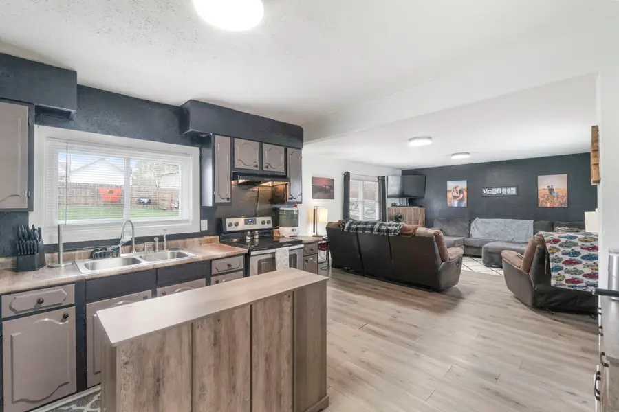 803 W Nevada Street, Marshalltown, IA 50158 - #3