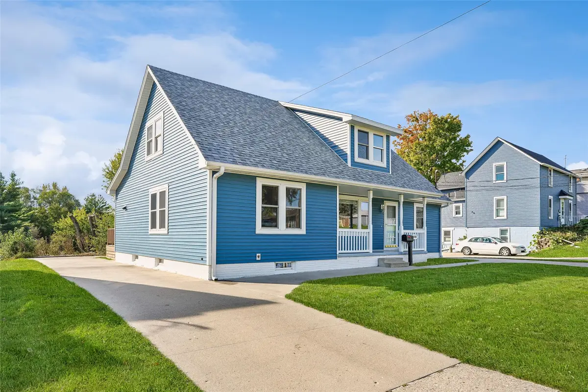 1723 S 4th Avenue E, Newton, IA 50208 - #1