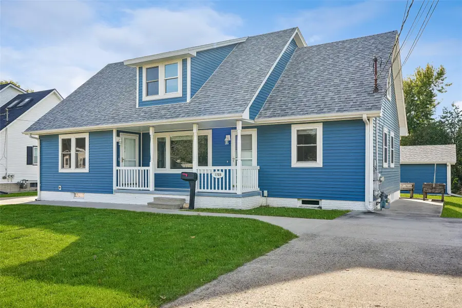 1723 S 4th Avenue E, Newton, IA 50208 - #3