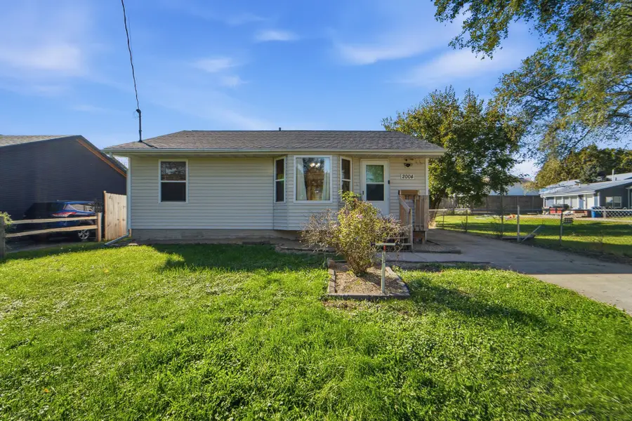 2004 E 39th Street, Des Moines, IA 50317 - #2