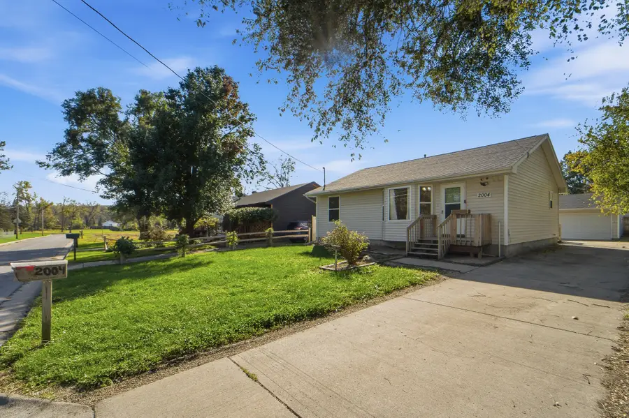2004 E 39th Street, Des Moines, IA 50317 - #3