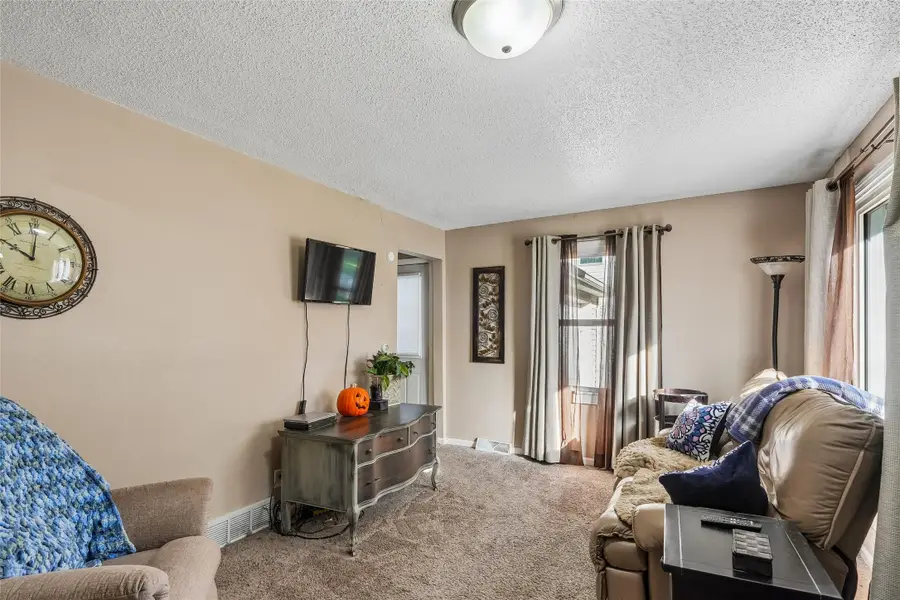 7006 SW 15th Street, Des Moines, IA 50315 - #3
