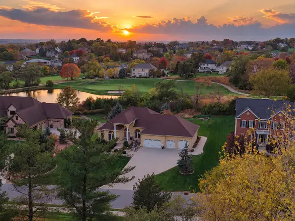 1723 Glen Oaks Drive, West Des Moines, IA 50266