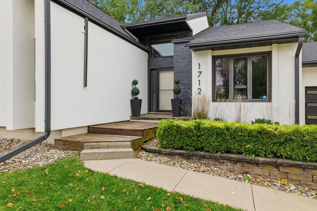 1712 NW 100th Place, Clive, IA 50325 - #1