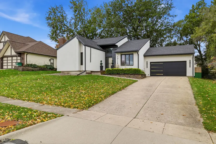 1712 NW 100th Place, Clive, IA 50325 - #2