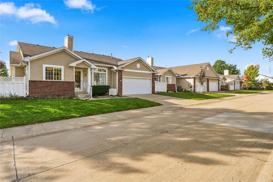 9504 Fir Lane, Johnston, IA 50131 - #3