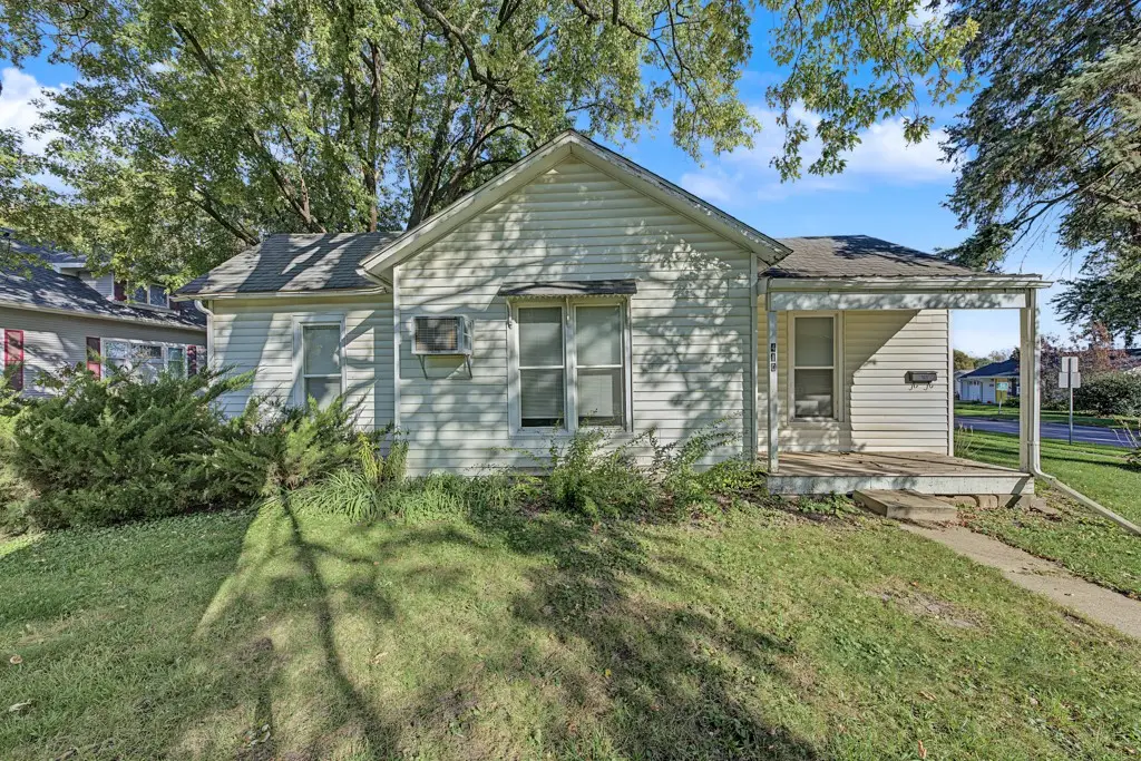 410 E 3rd Avenue, Indianola, IA 50125 - #1