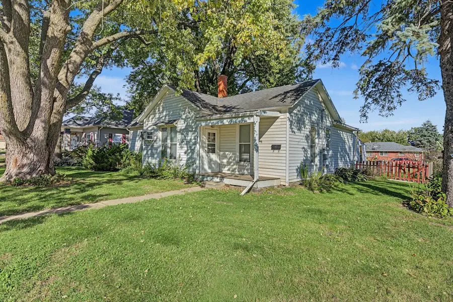 410 E 3rd Avenue, Indianola, IA 50125 - #2