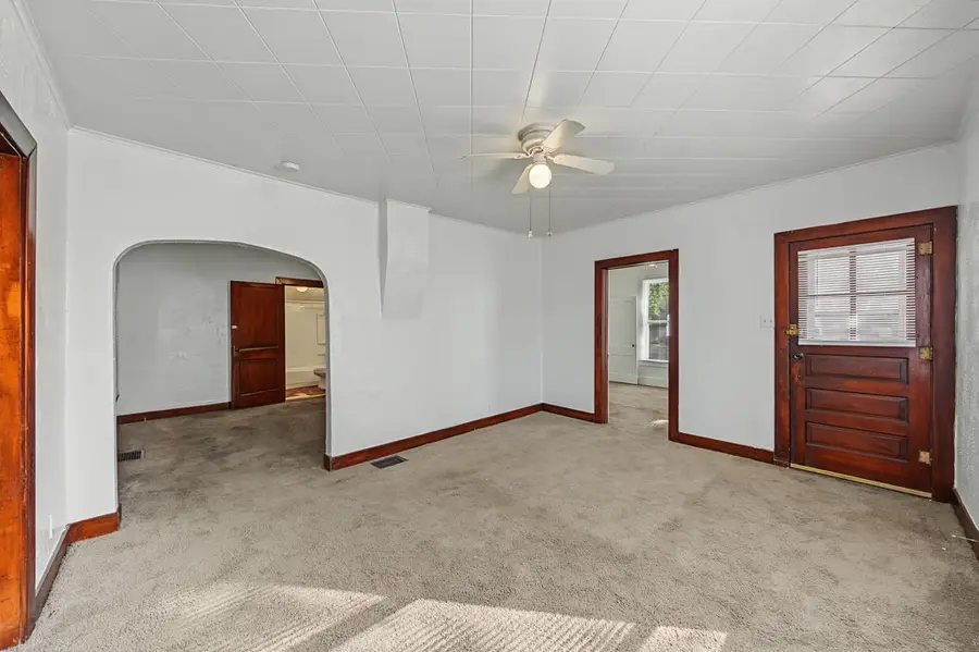 410 E 3rd Avenue, Indianola, IA 50125 - #3