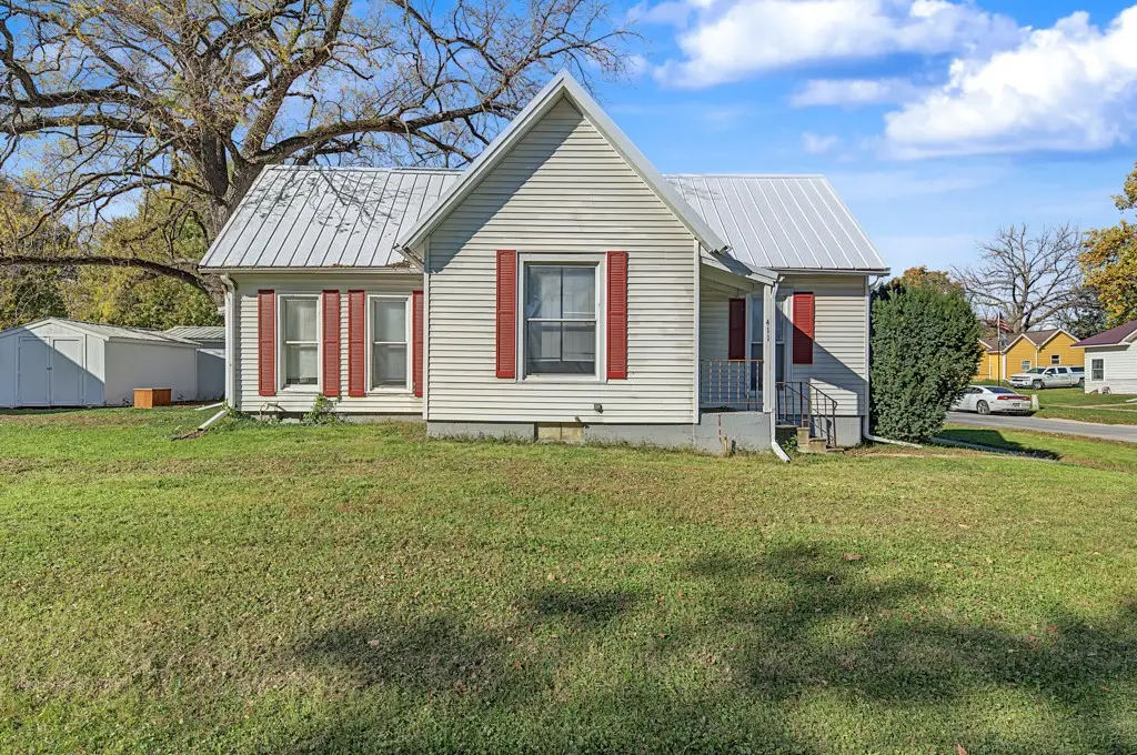 411 E Clinton Avenue, Indianola, IA 50125 - #1
