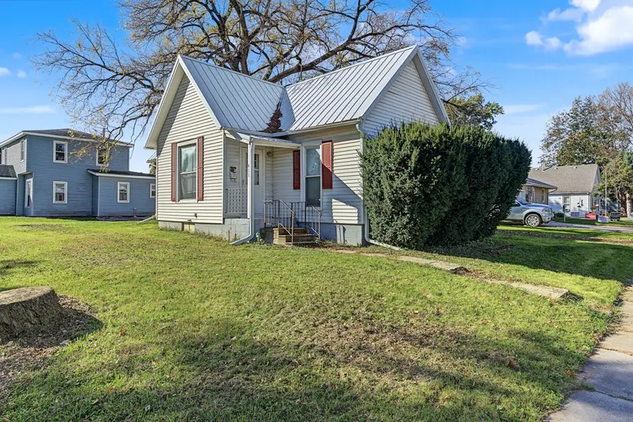 411 E Clinton Avenue, Indianola, IA 50125 - #2