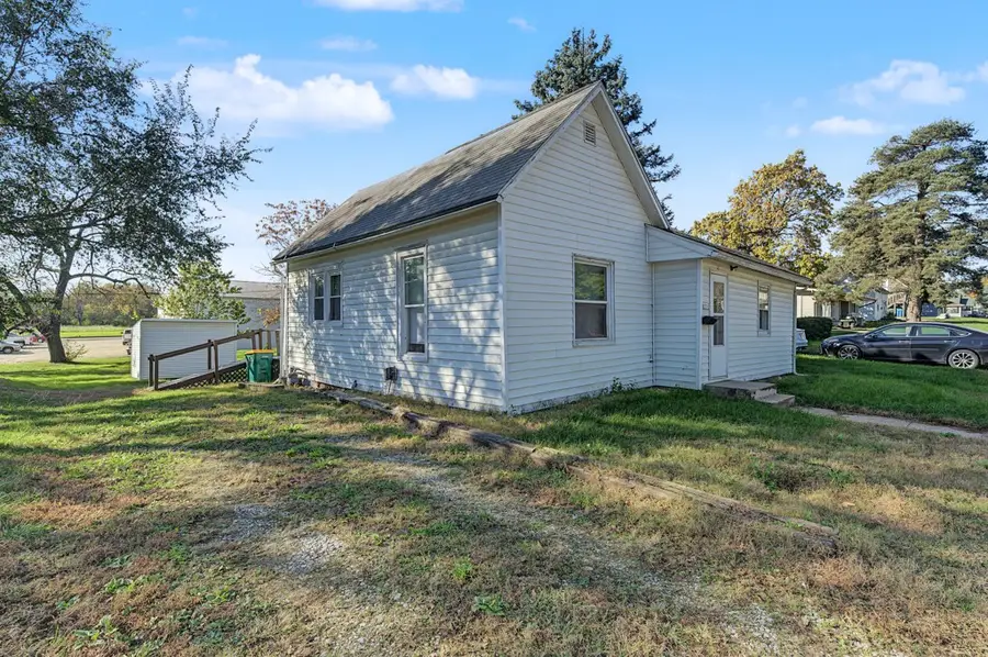 709 E 1st Avenue, Indianola, IA 50125 - #2