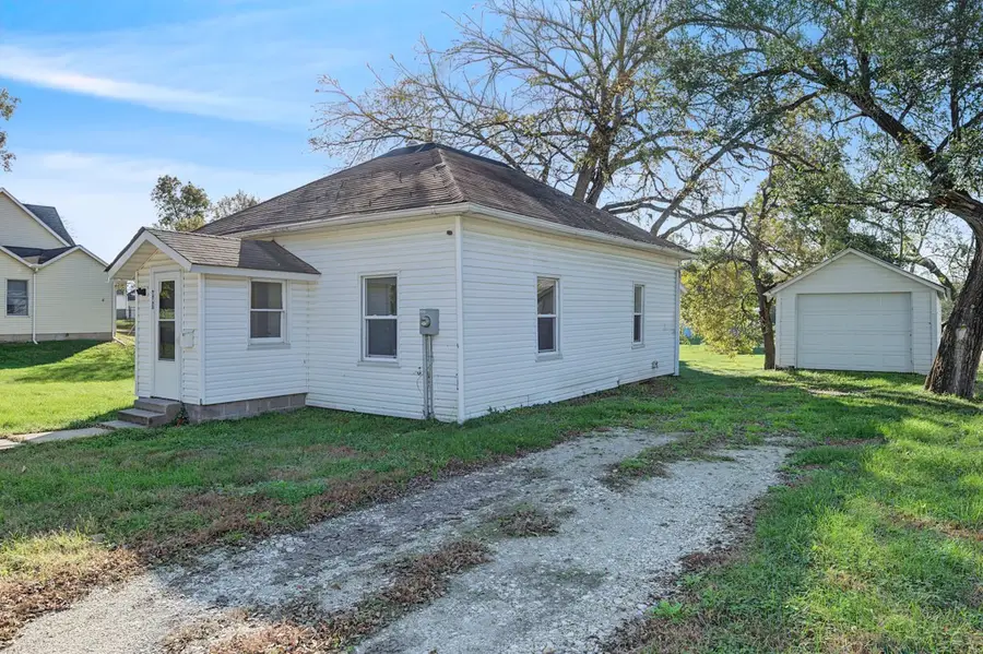 801 E 1st Avenue, Indianola, IA 50125 - #2