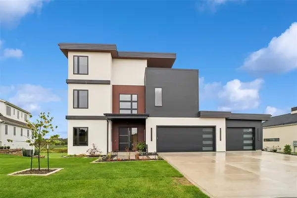 11888 Meadow Springs Drive, Johnston, IA 50131