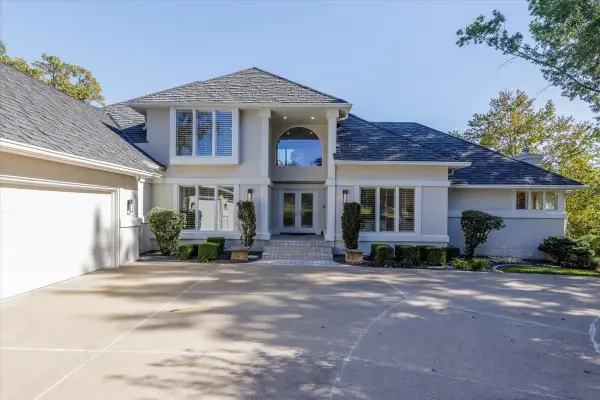 600 Grand Oaks Drive, West Des Moines, IA 50265