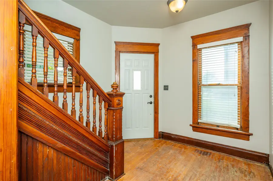 418 N 2nd Avenue E, Newton, IA 50208 - #2