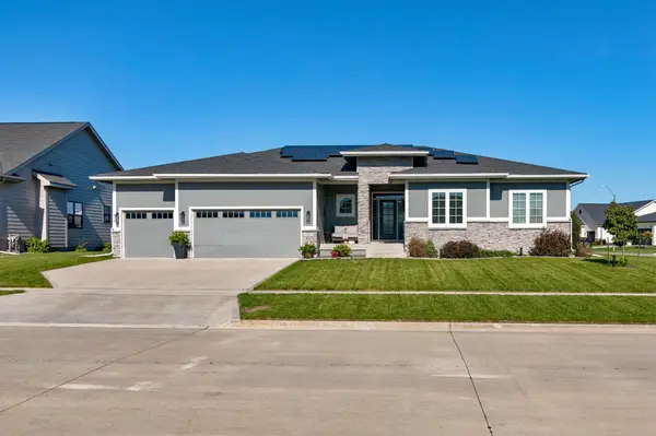 10021 Empire Court, West Des Moines, IA 50266