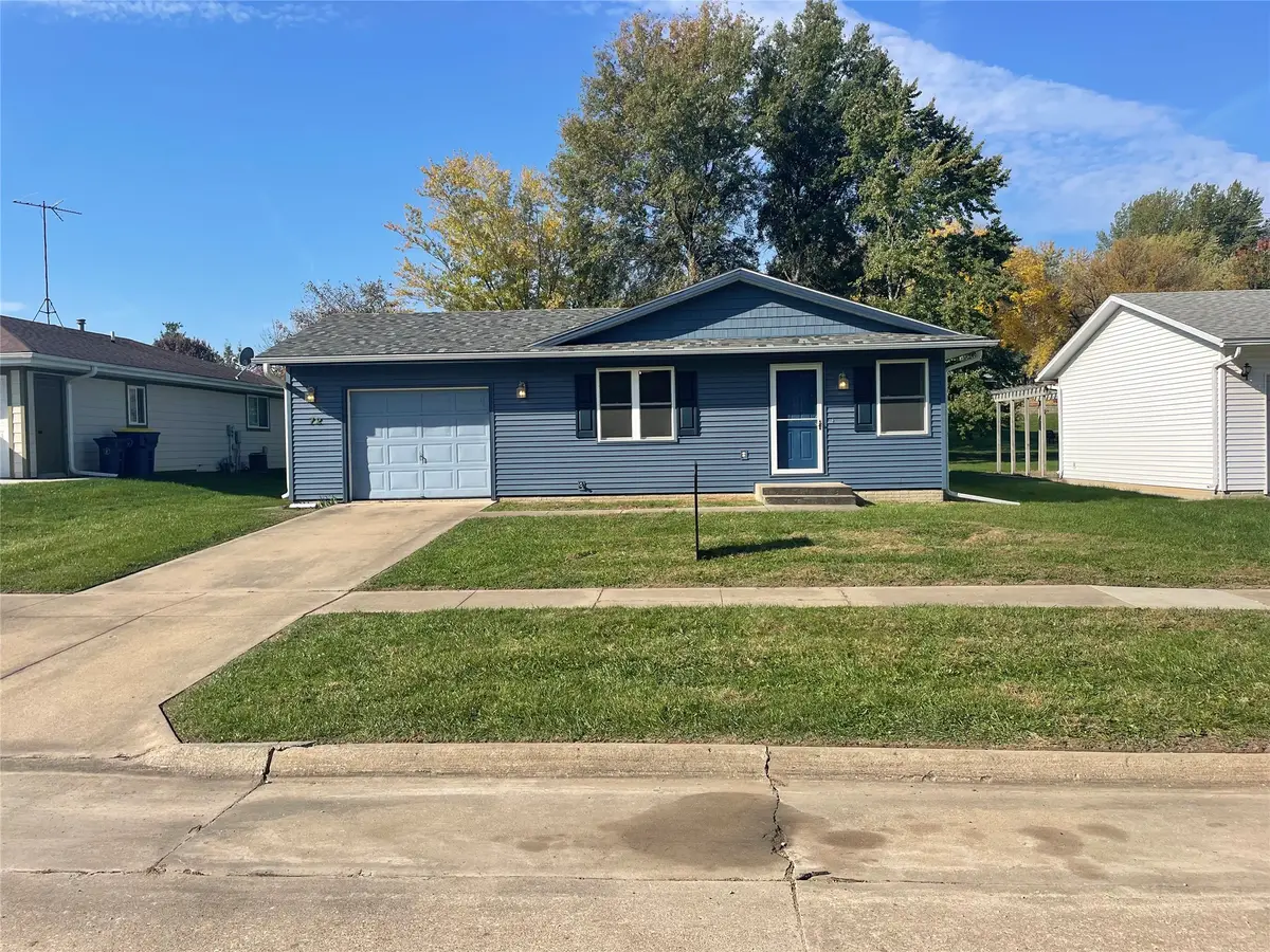 72 Brook Circle, Pella, IA 50219 - #1