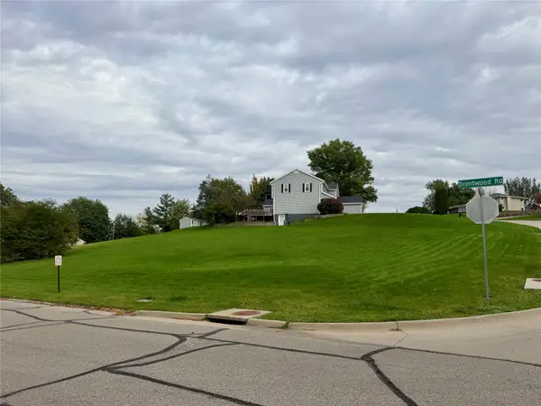 502 Brentwood Place, Marshalltown, IA 50158