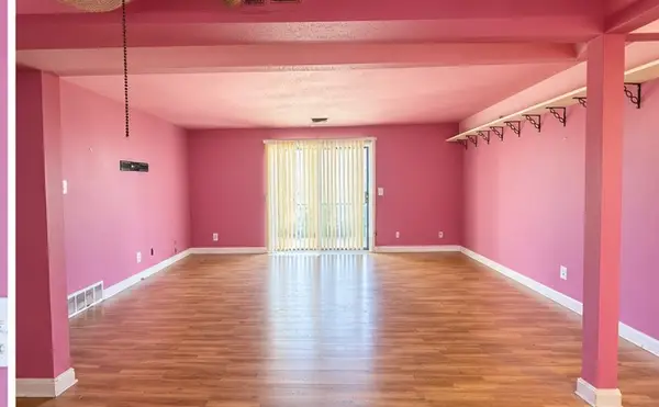 9557 University Avenue #18, Clive, IA 50325