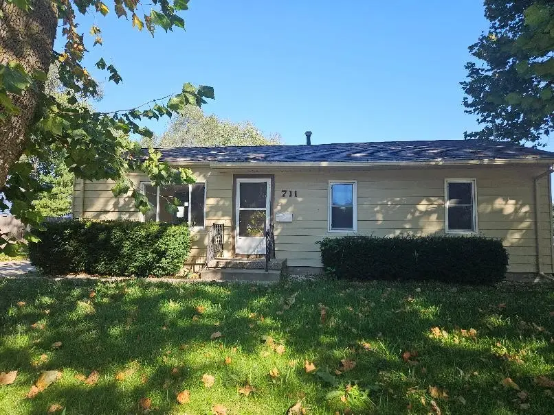 711 4th Street Se, Altoona, IA 50009 - #1