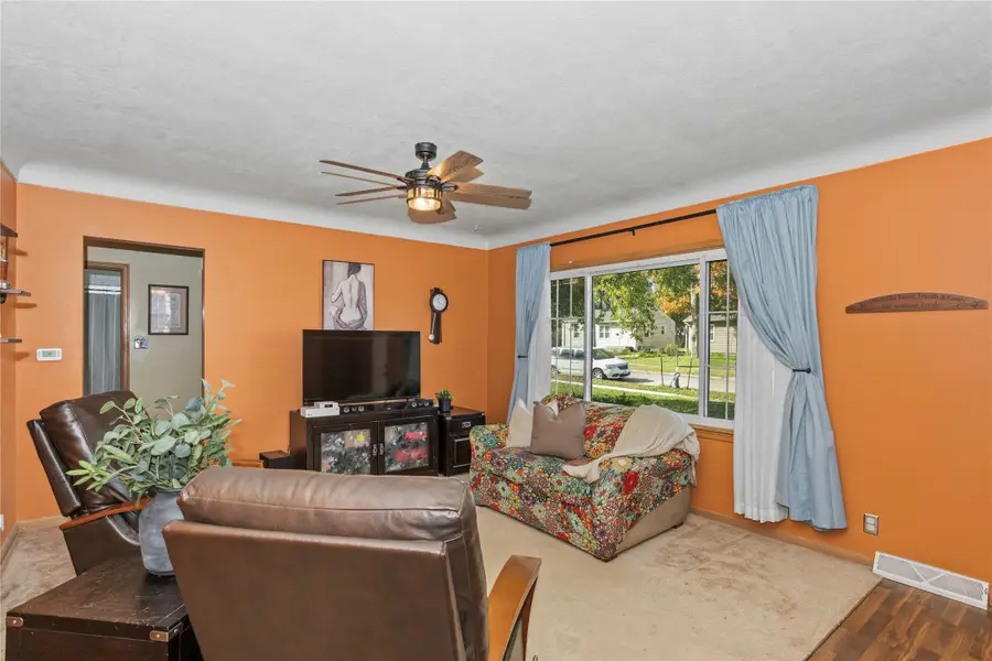 2717 57th Street, Des Moines, IA 50310 - #3
