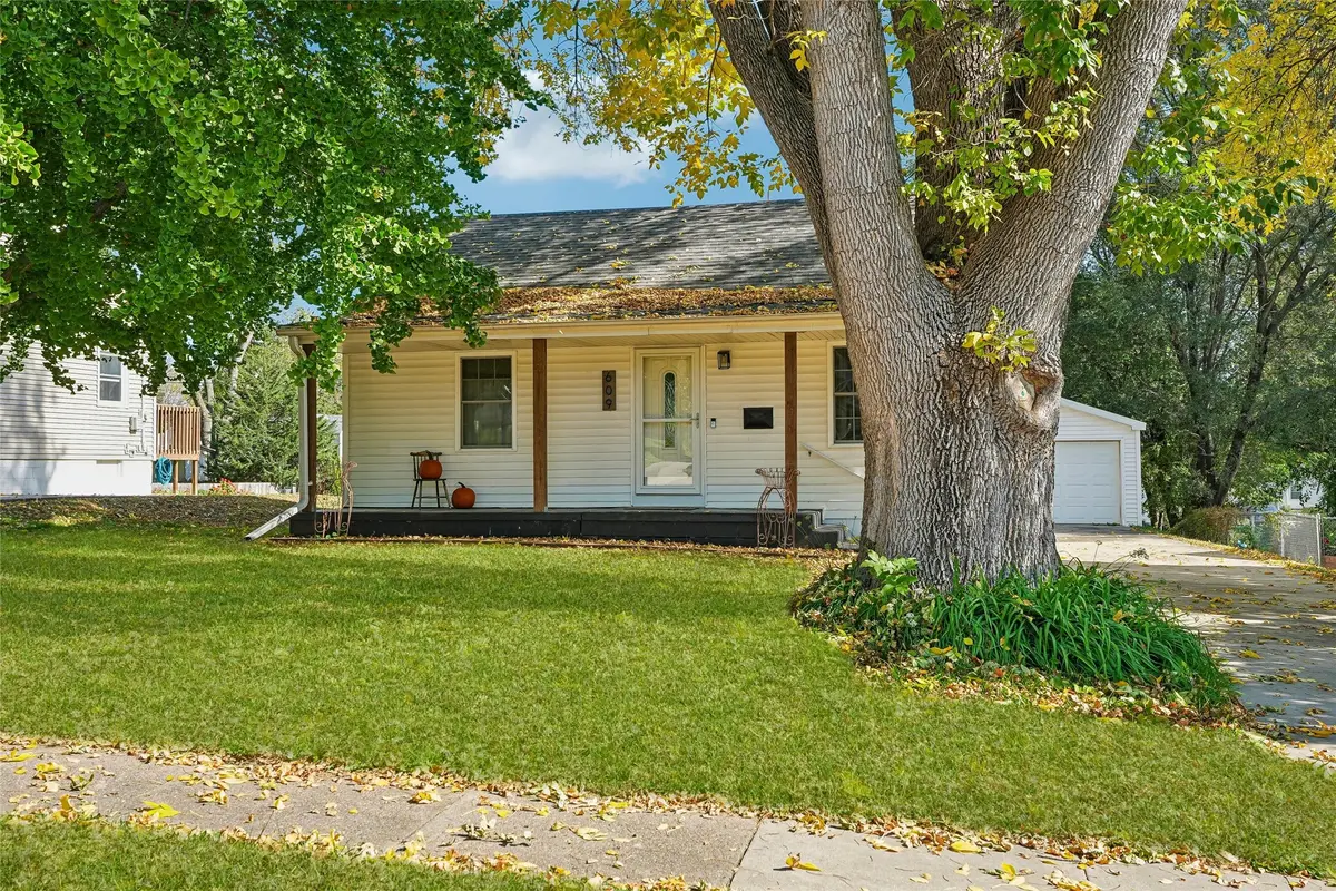 609 10th Street, West Des Moines, IA 50265 - #1