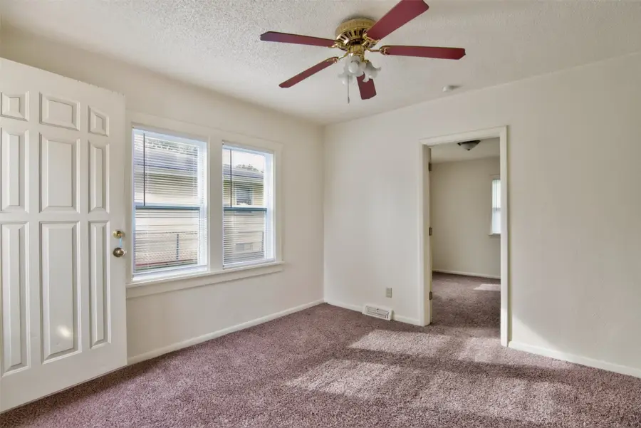 2222 E 24th Street, Des Moines, IA 50317 - #3