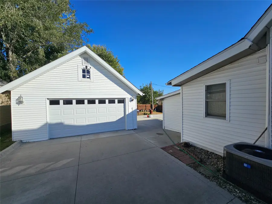 113 N 15th Street, Marshalltown, IA 50158 - #3