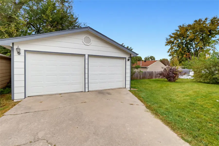 2804 E 38th Street, Des Moines, IA 50317 - #2